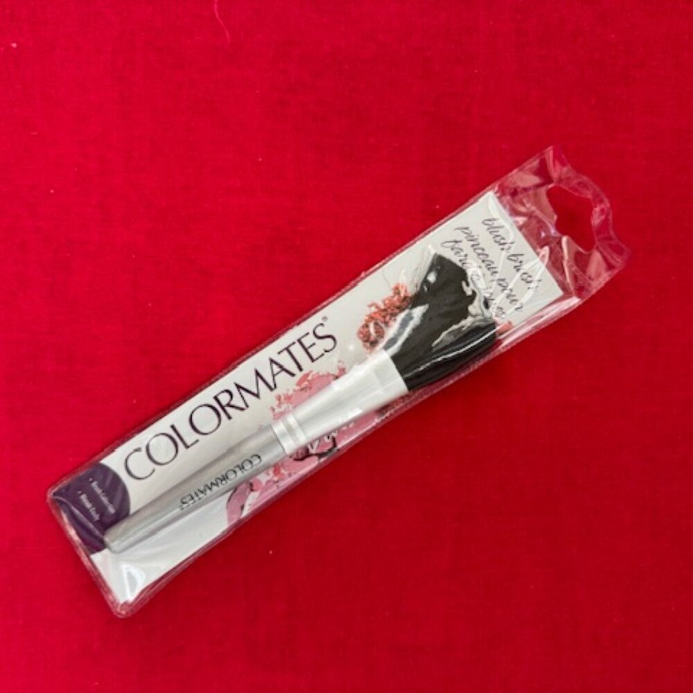 Colormates blush brush blended easily new without tag great brush collection